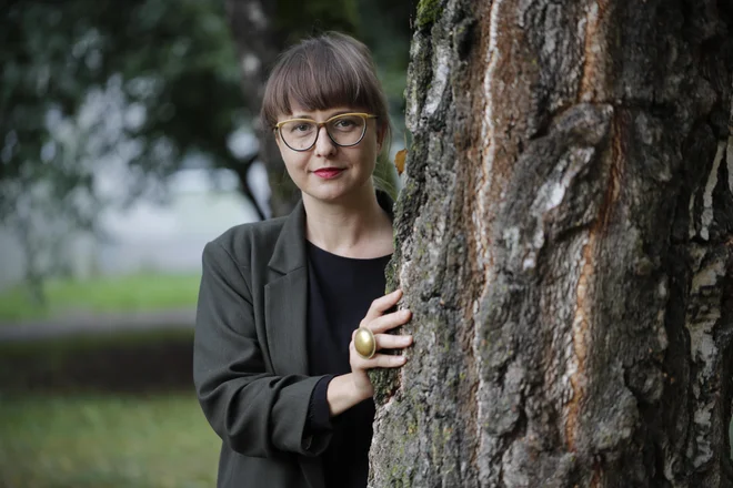 Jasmina Jerant vodi feministično turo po mestu. Foto Uroš Hočevar