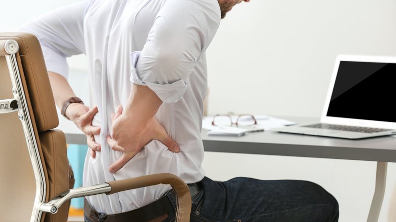 Fotografija: Bolečine v hrbtenici moramo vzeti resno. FOTO: Shutterstock