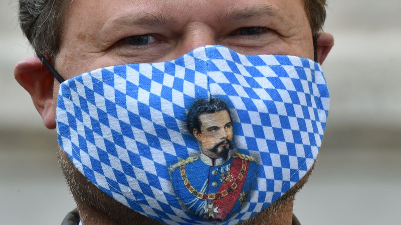 Fotografija: Na Bavarskem so zaostrili ukrepe za preprečitev širjenja okužbe z novim koronavirusom. FOTO: Christof Stache/AFP