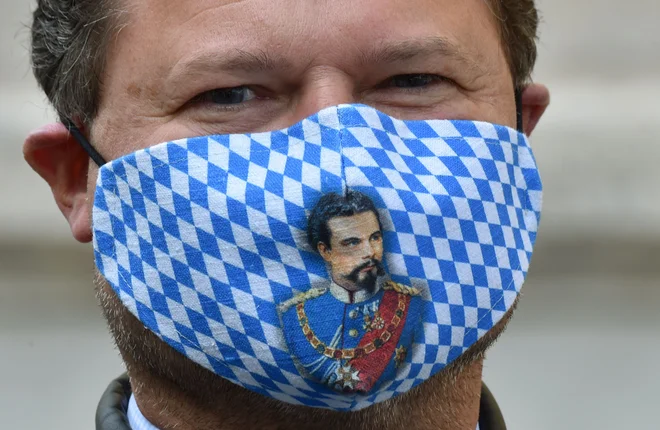 Na Bavarskem so zaostrili ukrepe za preprečitev širjenja okužbe z novim koronavirusom. FOTO: Christof Stache/AFP