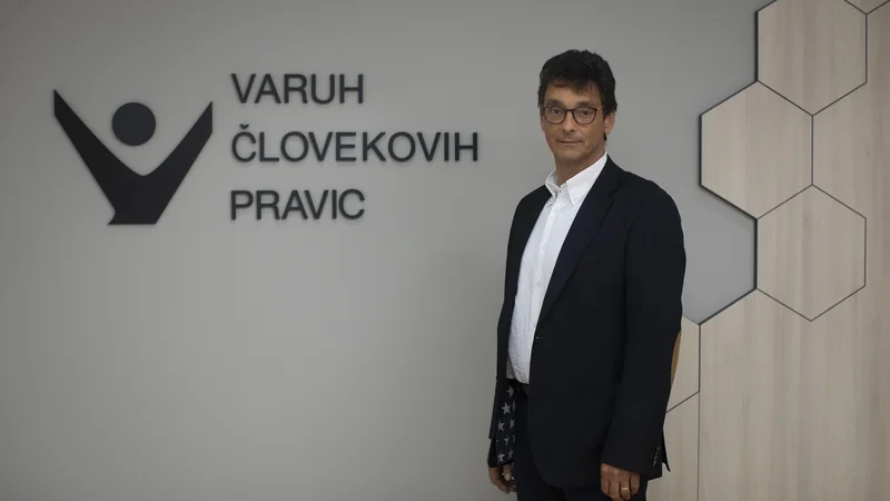 Fotografija: Spoštovani gospod Peter Svetina, varuh človekovih pravic, vaša vloga je predvsem, da pomagate ljudem in je lahko ta pomoč v vodenju postopka, čeprav niste prepričani v njegov uspeh. Foto Voranc Vogel/Delo