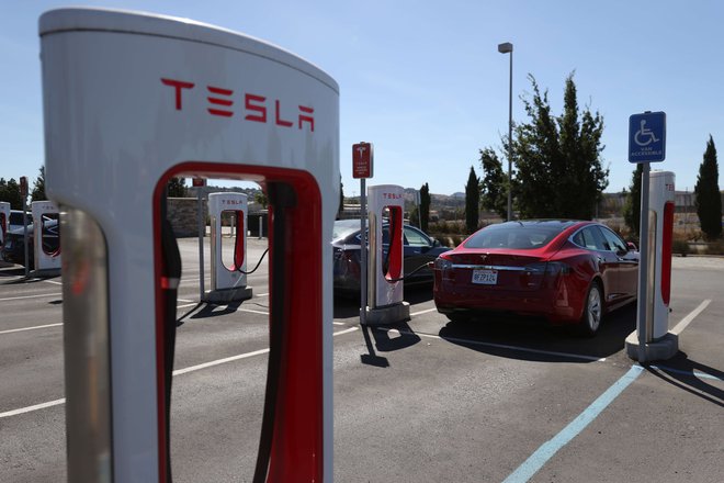 Tesla je ena izmed avtomobilskih podjetij, ki domujejo v Kaliforniji. FOTO: Justin Sullivan/AFP