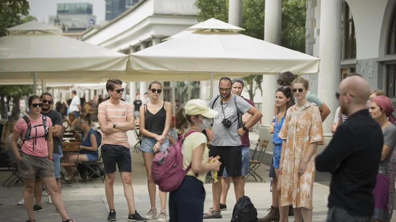 Fotografija: Letos je bilo v Sloveniji komaj tretjino tujih gostov. FOTO: Jure Eržen/Delo