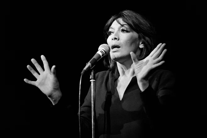 Ko je Juliette Gréco v sredo za vedno zaprla oči, se je njeno 93 let dolgo življenje v naših mislih odvrtelo kot razburljiv film o fascinantnem, težkem, a tudi bogatem stoletju. FOTO: Pierre Guillaud/Afp