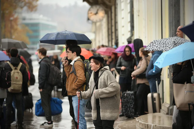 Do leta 2070 naj bi se število upokojencev povečalo za 20 odstotkov, hkrati naj bi bilo zavarovancev manj za 16 odstotkov. Ob nespremenjenih zakonskih pogojih upokojevanja se bo torej precej znižalo razmerje med zavarovanci in upokojenci. Foto Jure Eržen
