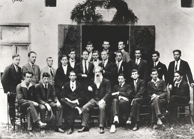 Udeleženci prve umetniške razstave v Novem mestu leta 1920 Foto Gvido Dolenc/Knjižnica Mirana Jarca Novo mesto