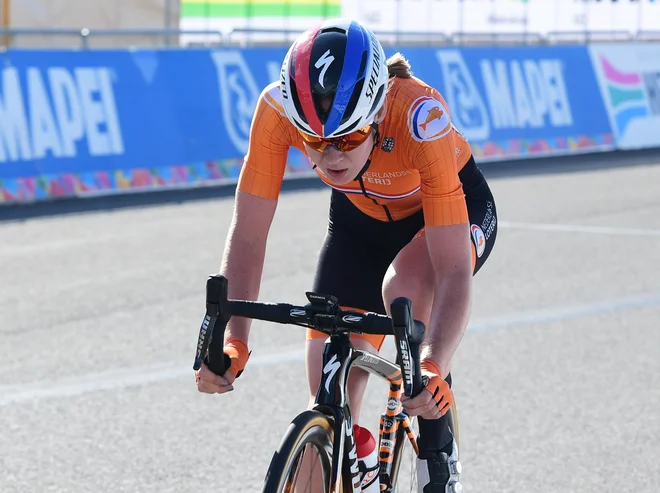 Anna van der Breggen se je 40 km pred ciljem otresla vseh tekmic. FOTO: Jennifer Lorenzini/Reuters