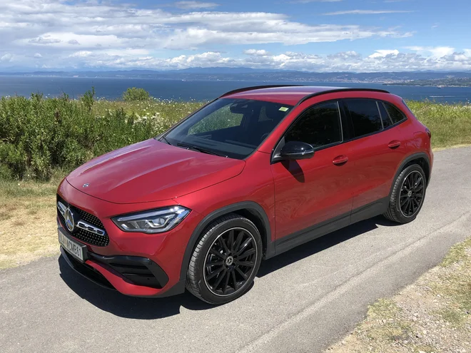 Testni primerek ima najšibkejši dizelski motor z oznako 200d. Foto Aljaž Vrabec