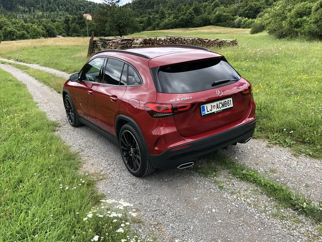 Tovrstni dizelski GLA se trdno drži ceste in prenese tudi bolj dinamično vožnjo. FOTO: Aljaž Vrabec
