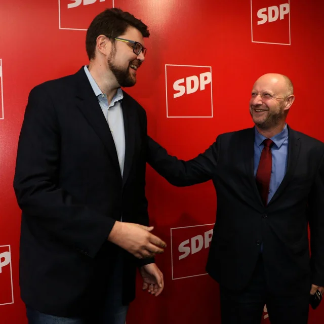 Poslanec Peđa Grbin (levo) in župan Željko Kolar. FOTO: Cropix