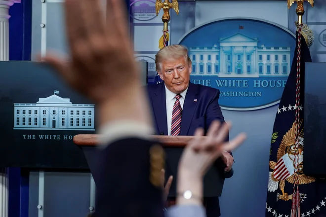 Trump med tiskov no konferenco konec 27. septembra. FOTO: Stringer Reuters