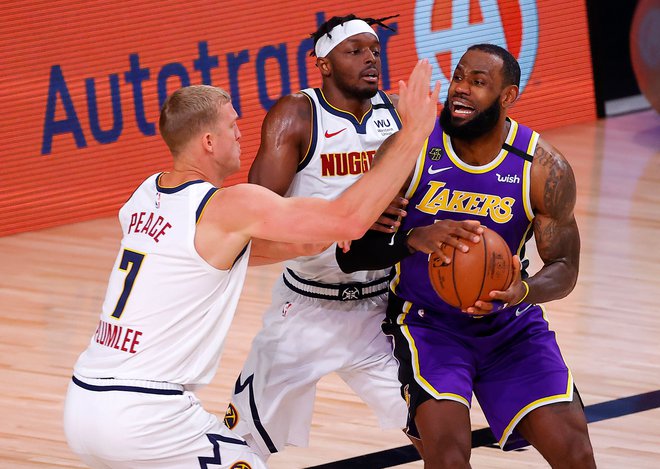 LeBron James (desno) in drugi asi pri moštvu Los Angeles Lakers bodo zadnji izziv za Miami v sezoni 2019/20. FOTO: Kim Klement/Usa Today Sports