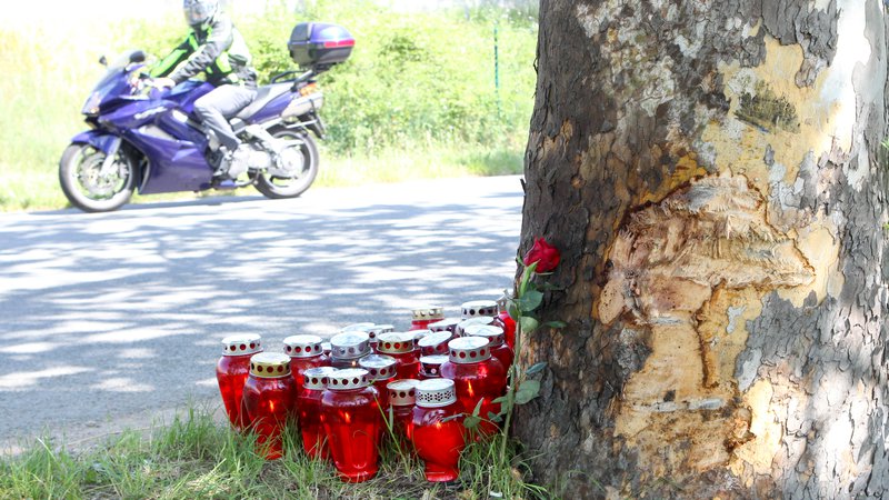 Fotografija: Voznik avtomobila naj bi pijan povzročil smrtno prometno nesrečo v Bertokih. FOTO: Marko Feist/Delo