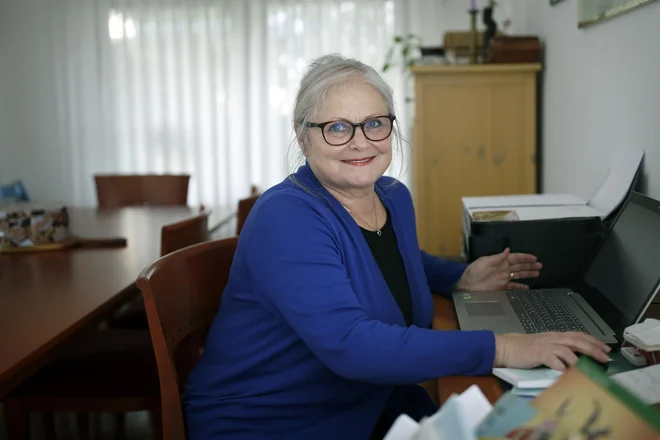 V Srebrni niti so prepričani, da bi potrebovali samostojno ministrstvo za starejše, da bi se lotili konkretnega reševanja problemov s konkretnim deležem v proračunu, poudarja Biserka Marolt Meden. FOTO: Blaž Samec/Delo