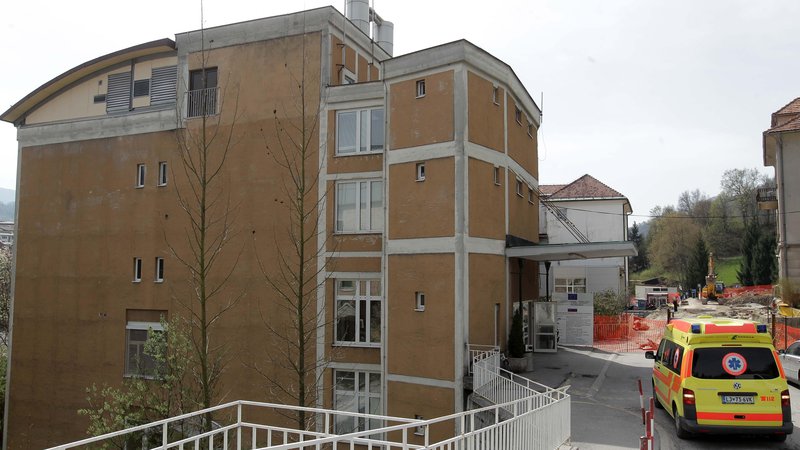 Fotografija: Zdravstveni dom Trbovlje edini v Zasavju podpira prenovo NMP. Foto: Ljubo Vukelič/Delo