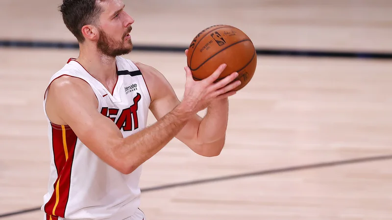 V noči na četrtek (ob 3. uri zjutraj) se bosta Goran Dragić in njegov Miami podala v veliki finale sezone NBA, v katerem bosta izzvala velikega favorita LA Lakers. FOTO Mike Ehrmann/AFP