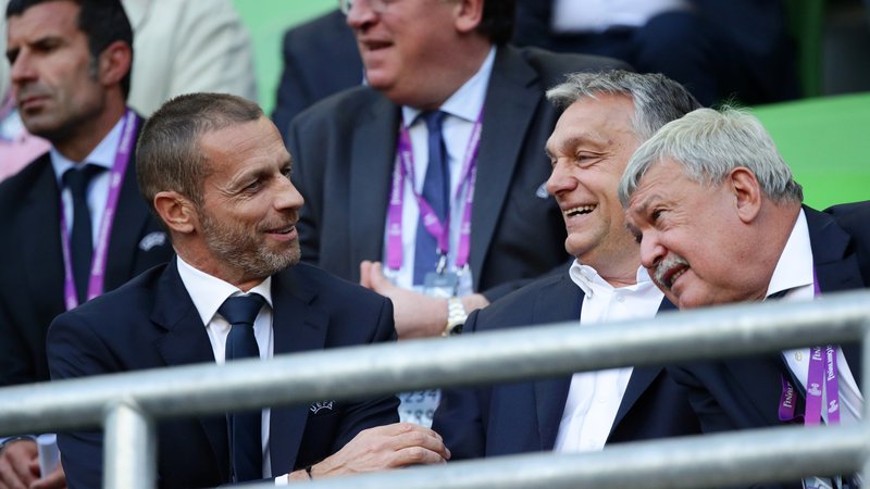 Fotografija: Predsednik UEFA Aleksander Čeferin ima v Viktorju Orbanu in Sandorju Csanyiju velika nogometna prijatelja in zaveznika. FOTO: Lisi Niesner/Reuters