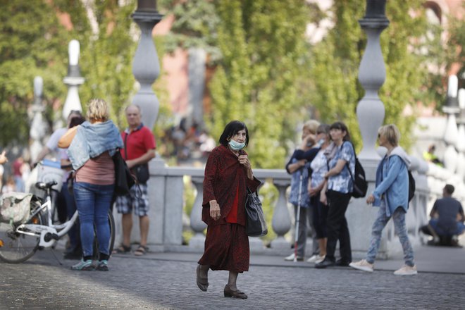 Nove okužbe so potrdili v 74 slovenskih občinah. FOTO: Leon Vidic/Delo