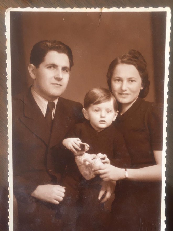 Amos Steinberg s staršema. FOTO: Arhiv družine Steinberg