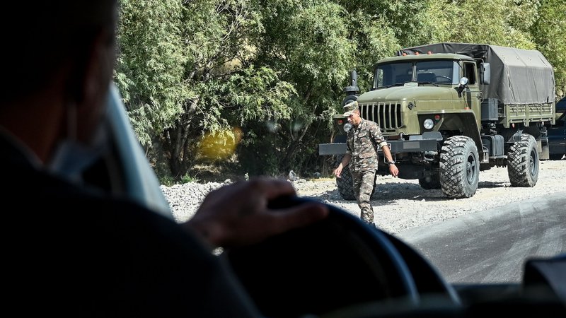Fotografija: Razmere med med Armenijo in Azerbajdžanom se še naprej zaostrujejo. FOTO: AFP