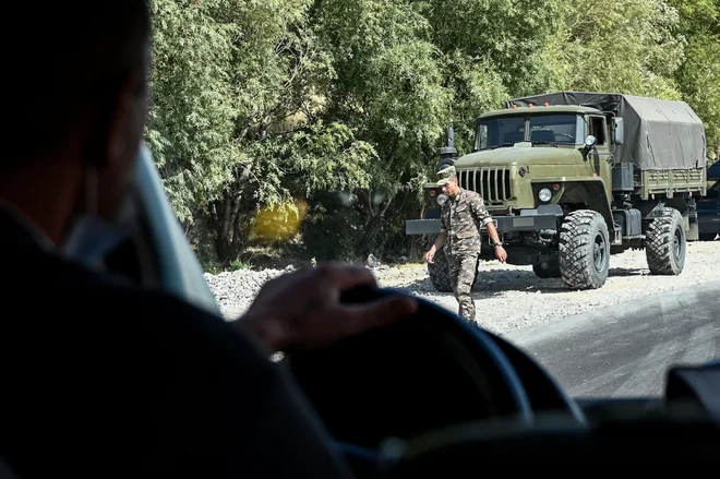 Razmere med med Armenijo in Azerbajdžanom se še naprej zaostrujejo. FOTO: AFP