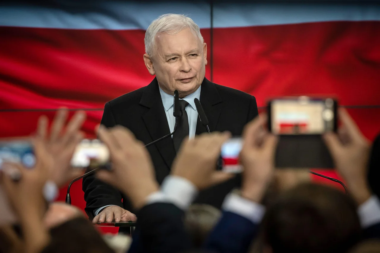 Fotografija: Vodja poljske vladajoče stranke Jaroslaw Kaczynski. FOTO: Wojtek Radwanski/Afp