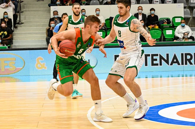 Edo Murić je tako kot soigralci v glavnem metal za tri točke in zadel štirikrat. FOTO: EuroCup