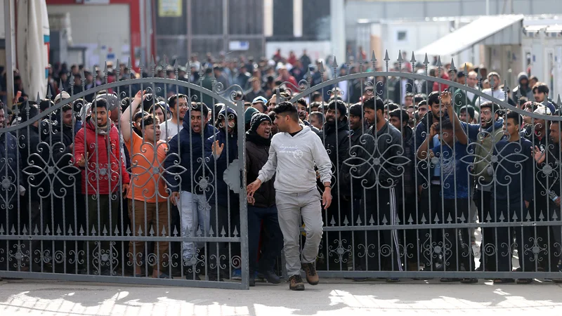 Fotografija: Oblasti nameravajo zapreti tudi begunsko taborišče Miral v veliki Kladuši. FOTO: Dado Ruvic/Reuters