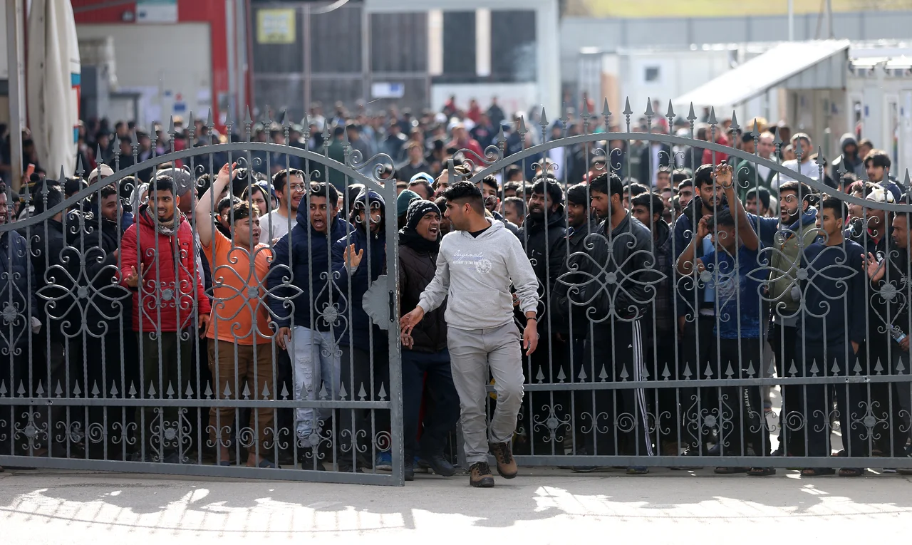 Fotografija: Oblasti nameravajo zapreti tudi begunsko taborišče Miral v veliki Kladuši. FOTO: Dado Ruvic/Reuters