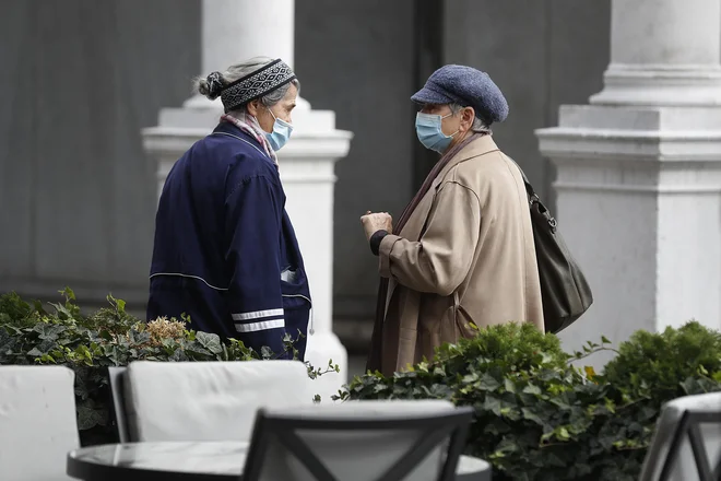 V sredo so v Sloveniji potrdili 175 novih okužb. FOTO: Leon Vidic/Delo