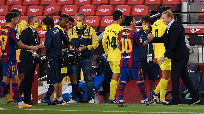 Fotografija: Trener Barcelone Ronald Koeman (desno) in Lionel Messi še nista na isti valovni dolžini, a se ji približujeta. FOTO: Josep Lago/AFP