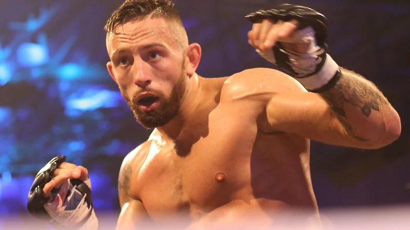 Fotografija: Uroš Jurišič je sijajno prestal ognjeni krst v Bellatorju. FOTO: Tomi Lombar