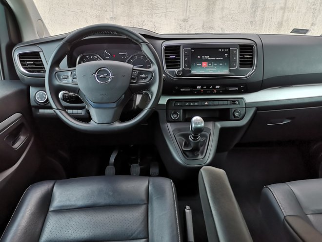 Voznika razveseljujejo dobra ergonomija in preglednost inštrumentov, prav tako vidljivost iz vozila. Foto Gregor Pucelj
