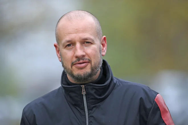 Dejan Kontrec se kot nekdanji hokejist in zdaj uslužbenec zveze veseli sobotnega slovenskega derbija. FOTO: Tomi Lombar/Delo