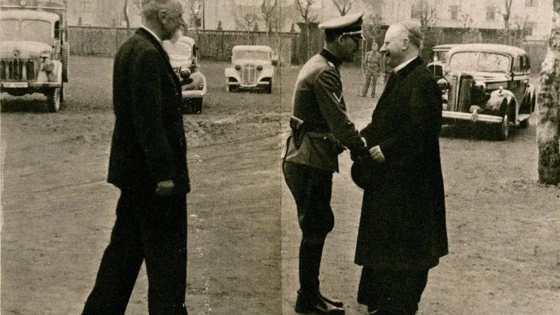 Fotografija: Leon Rupnik z nemškim generalom Erwinom Rösenerjem in ljubljanskim nadškofom Gregorijem Rožmanom. FOTO: Arhiv