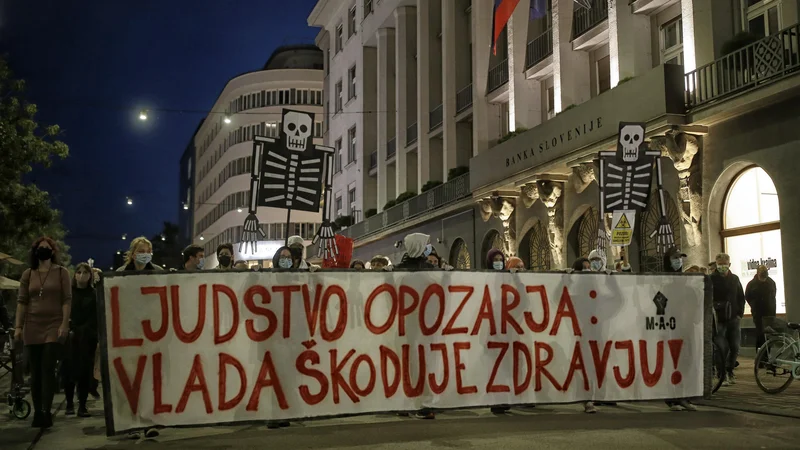Fotografija: Petkovi protivladni protesti. FOTO: Blaž Samec/Delo