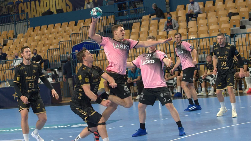 Fotografija: Tobias Cvetko se je izkazal na tekmi proti Kielu. FOTO: Slavko Kolar