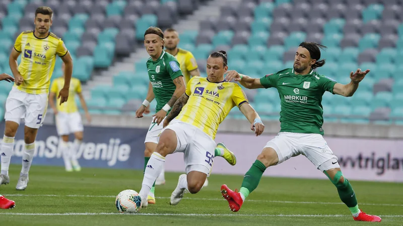 Fotografija: Po dobrih treh mesecih se bosta Maribor in Olimpija znova pomerila v 1. SNL, v 45. derbiju bo gostitelj Maribor, ki je 44. v Stožicah izgubil z 0:1. FOTO: Leon Vidic/Delo