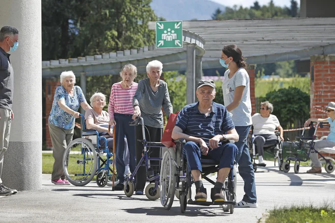 Slišati je opozorila, da obstaja nevarnost, da bi zakon popolnoma spremenil vzpostavljeno javno mrežo in podprl privatizaciji. Foto Leon Vidic