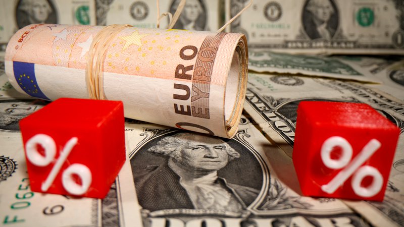 Fotografija: Valutni trgi pričakujejo, da bo vrednost dolarja še padla.
FOTO: Dado Ruvic/Reuters