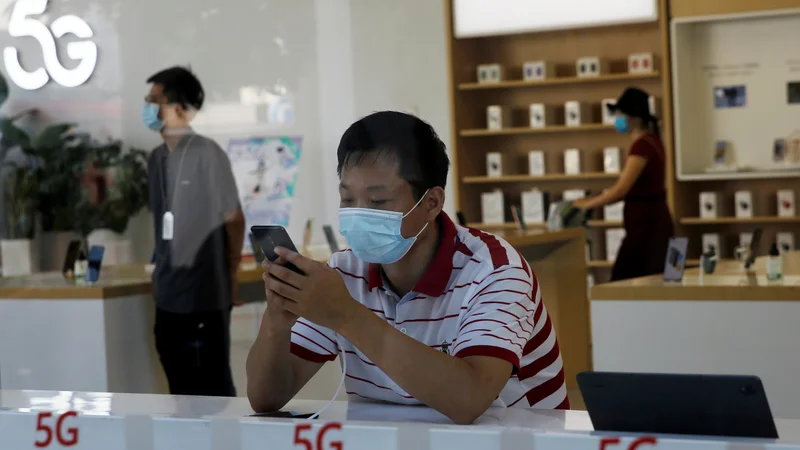 Fotografija: Tehnologija 5G je najpomebnejši trend, ki ga lovijo telekomunikacijski operateriji. FOTO: Tingshu Wang/Reuters