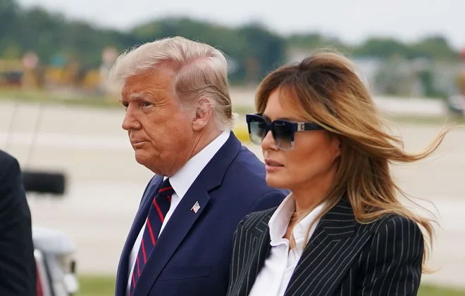 Prva dama slovenskega rodu Melania Trump okreva v Beli hiši.  FOTO: Mandel Ngan/AFP