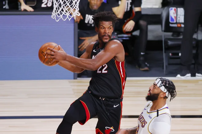 Jimmy Butler je prevzel odgovornost v svoje roke in zmlel Los Angeles. FOTO: Kevin C. Cox/AFP