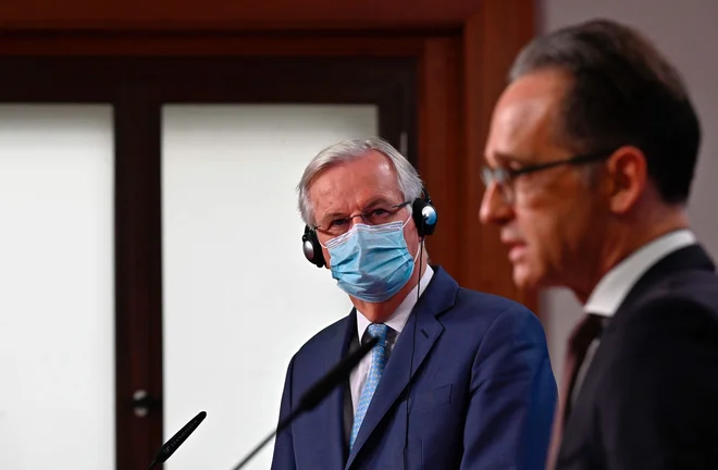 Glavni pogajalec evropske komisija za prihodnje odnose z Združenim kraljestvom Michel Barnier in nemški zunanji minister Heiko Maas med današnjo skupno novinarsko konferenco v Berlinu. Foto: Tobias Schwarz/Afp