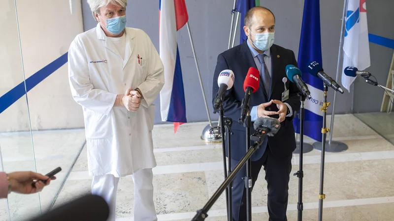 Fotografija: Generalni direktor UKC Ljubljana Janez Poklukar je povedal, da so dosegli zgornjo mejo načrtovanih zmogljivosti v primeru epidemije. FOTO: Voranc Vogel/Delo