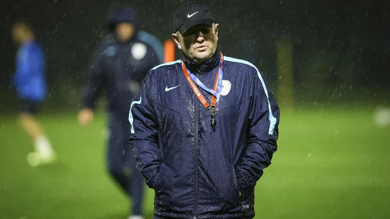 Fotografija: Tudi selektor Matjaž Kek je radoveden, kam ta čas spada slovenska nogometna reprezentanca. FOTO: Jože Suhadolnik