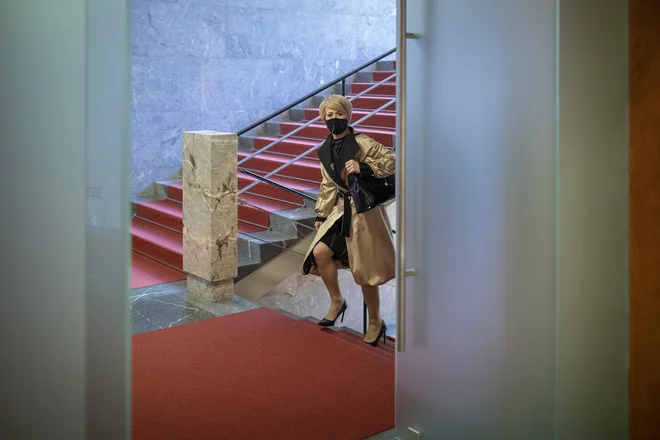 Aleksandra Pivec je napovedala, da bo nadomestilo, ki ji pripada po odstopu, nekaj časa koristila. &raquo;Zagotovo pa ne dolgo. Tudi sama si želim najti novo poslovno priložnost,&laquo; je pojasnila. FOTO: Voranc Vogel/Delo