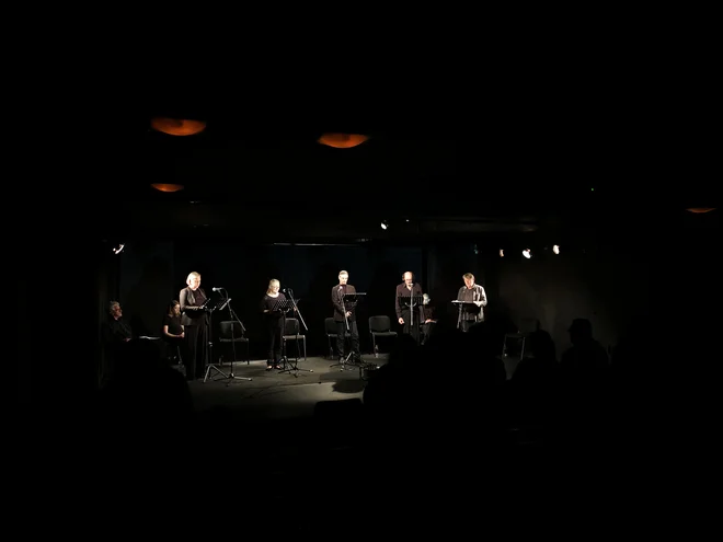<em>Otroka reke</em> je prvo dramsko besedilo Daneta Zajca, ki je bilo bralno uprizorjeno. V letošnji sezoni načrtujejo še najmanj tri takšne uprizoritve njegovih del. Foto SNG Drama Ljubljana
