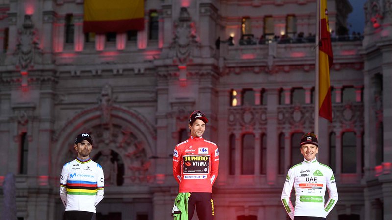 Fotografija: Po besedah moštvenega kolega pri Jumbo Visma Toma Dumoulina bo lanski zmagovalec dirke po Španiji Primož Roglič tekmoval tudi na letošnji Vuelti. FOTO: Oscar Del Pozo/AFP
