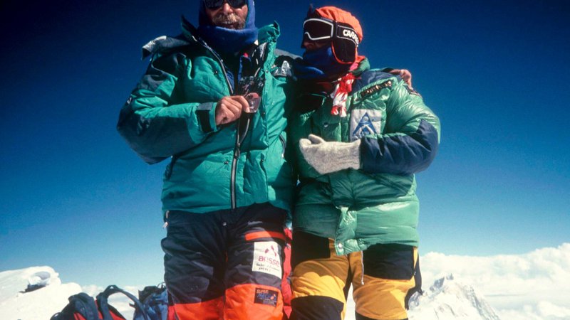 Fotografija: Marija in Andrej Štremfelj 7. oktobra 1990 na vrhu Everesta. FOTO: Osebni arhiv